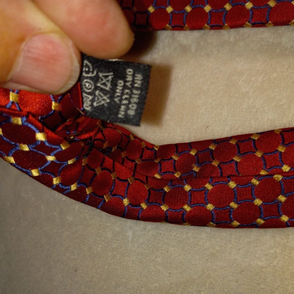 Jos A Bank Men's Tie Silk Red Geometric 3.5